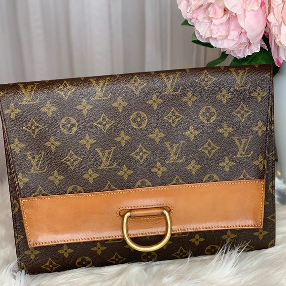 Louis Vuitton Handbags - ⛔️SOLD⛔️ Rare Louis Vuitton Vintage Iena 32 Clutch